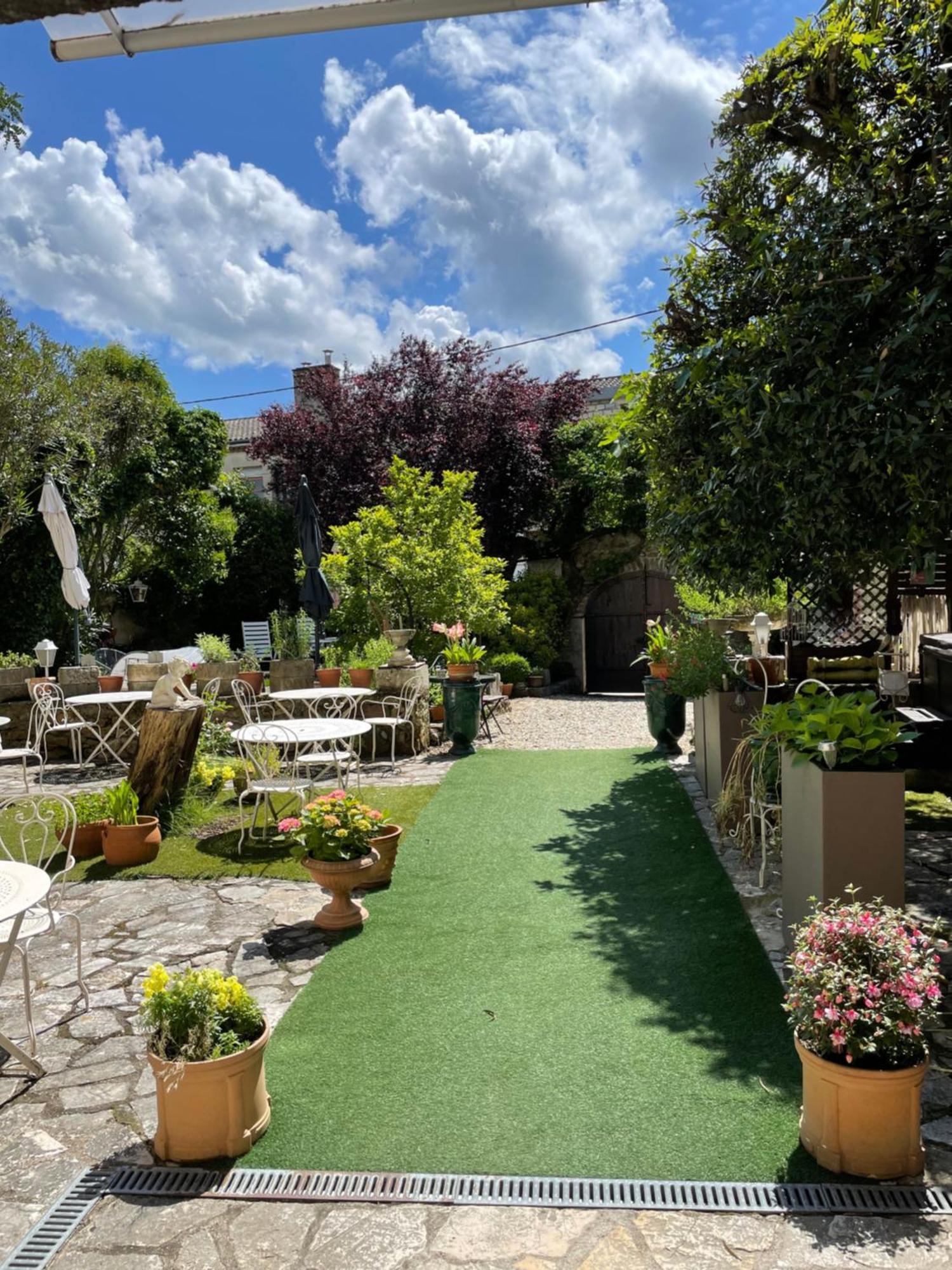 Le Manoir Du Raveyron Hotell Vallon-Pont-dʼArc Eksteriør bilde