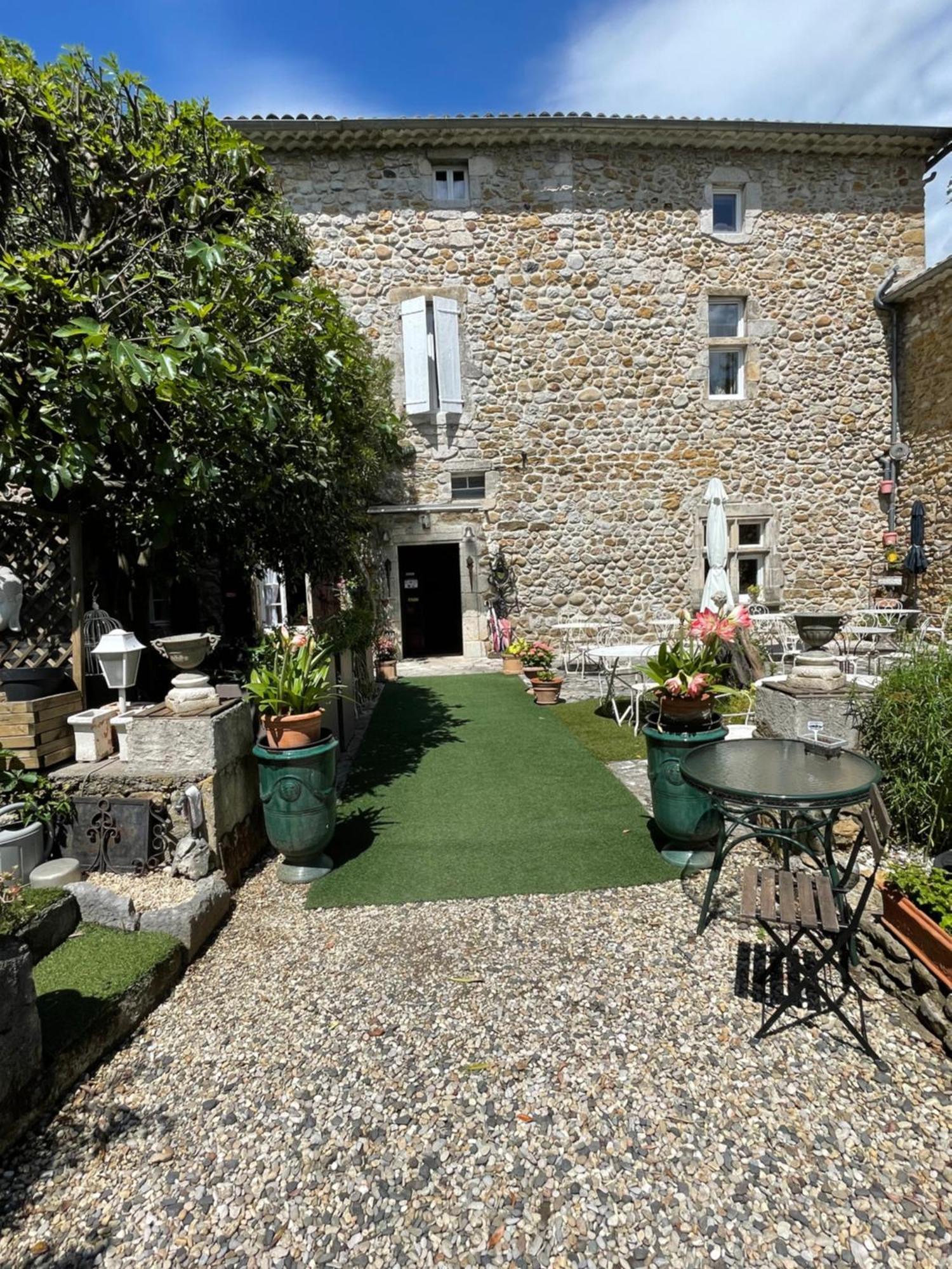 Le Manoir Du Raveyron Hotell Vallon-Pont-dʼArc Eksteriør bilde